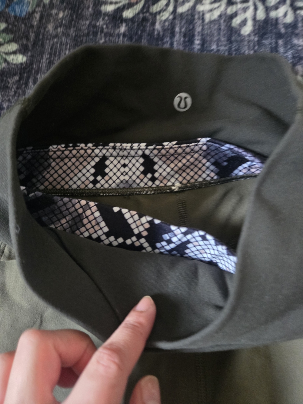 Lululemon Align™ Crossover Waist HR Jogger 25" Dark Olive/Snakeskin Size 4 Rare - Picture 5 of 9